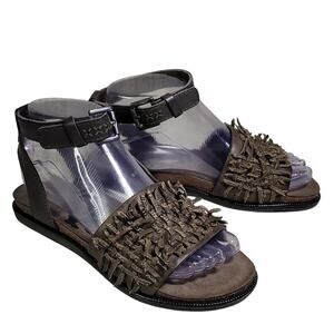 OTBT Voyage Leather Metallic Brown Ankle Strap Sandals Womens Size 6.5 New